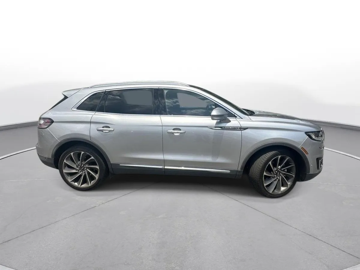 2020 Lincoln Nautilus Reserve thumbnail 5