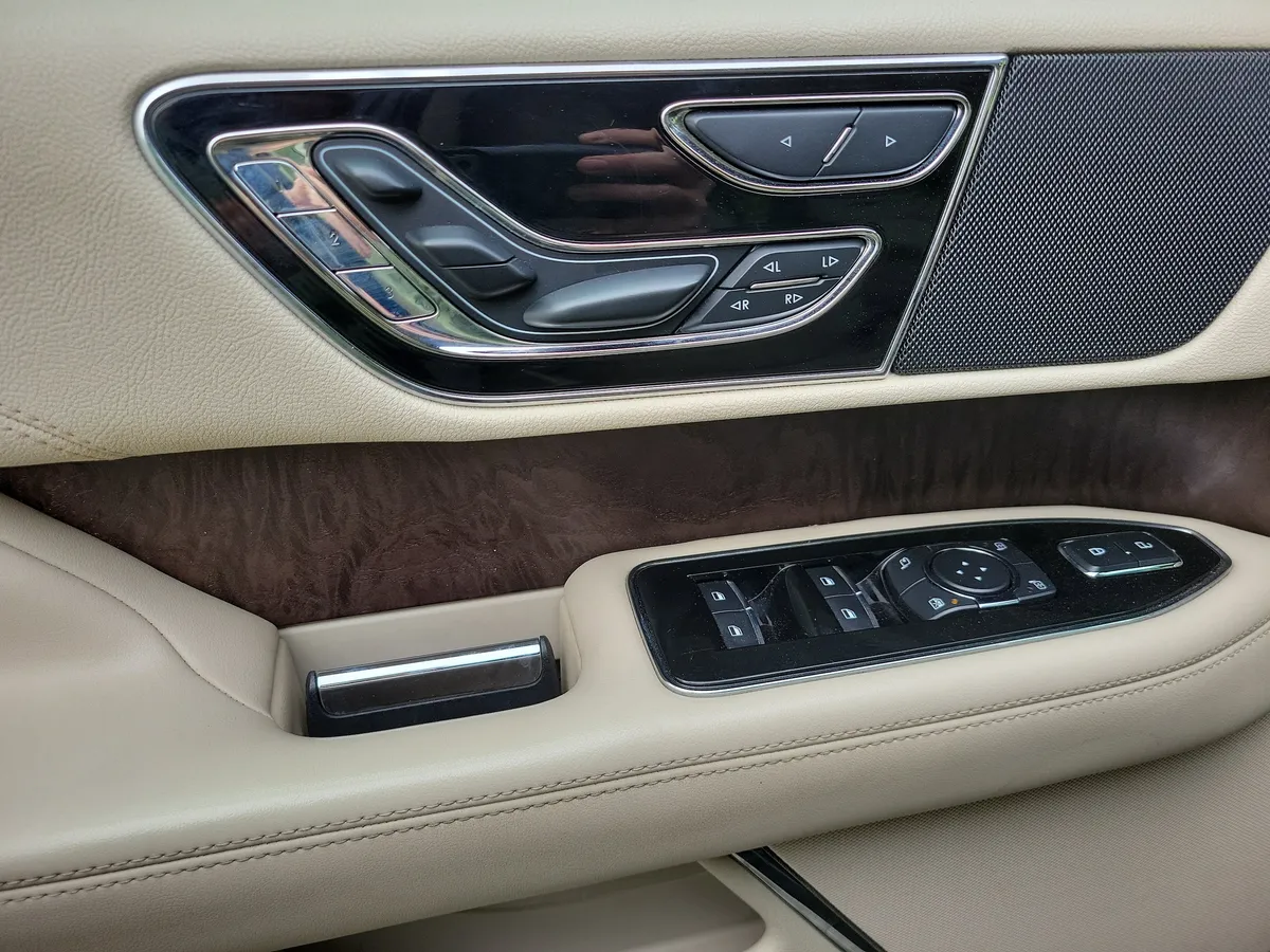 2020 Lincoln Navigator Reserve thumbnail 25