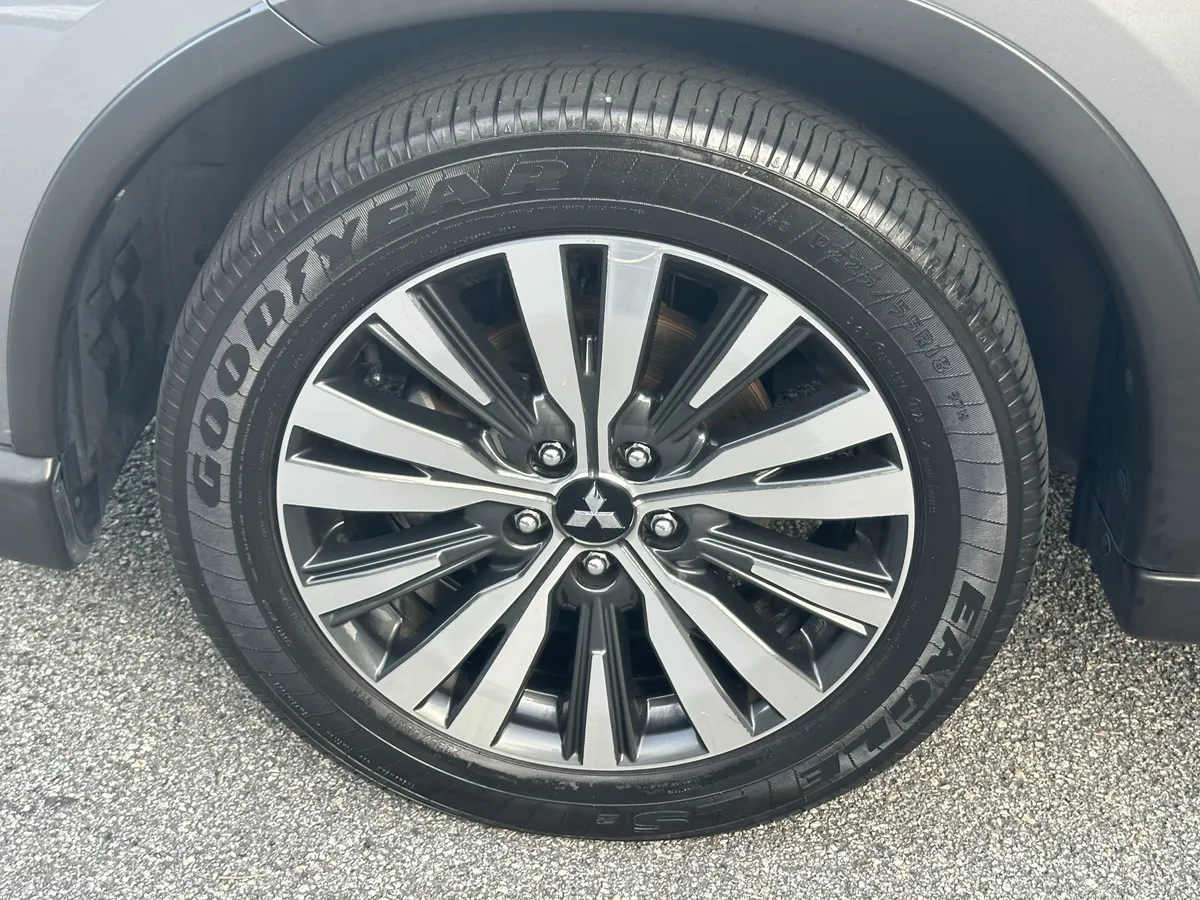 2020 Mitsubishi Outlander ES thumbnail 11