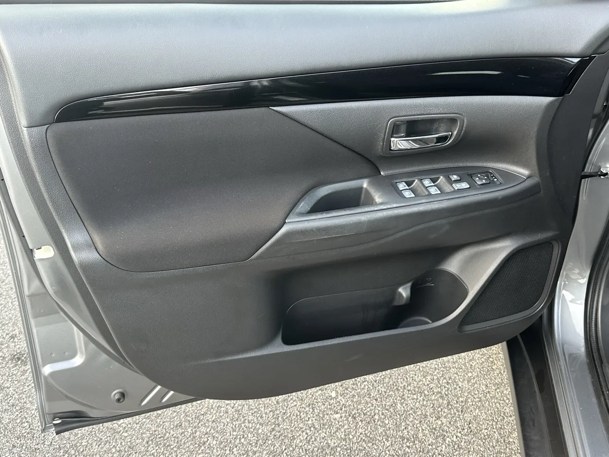 2020 Mitsubishi Outlander ES thumbnail 12