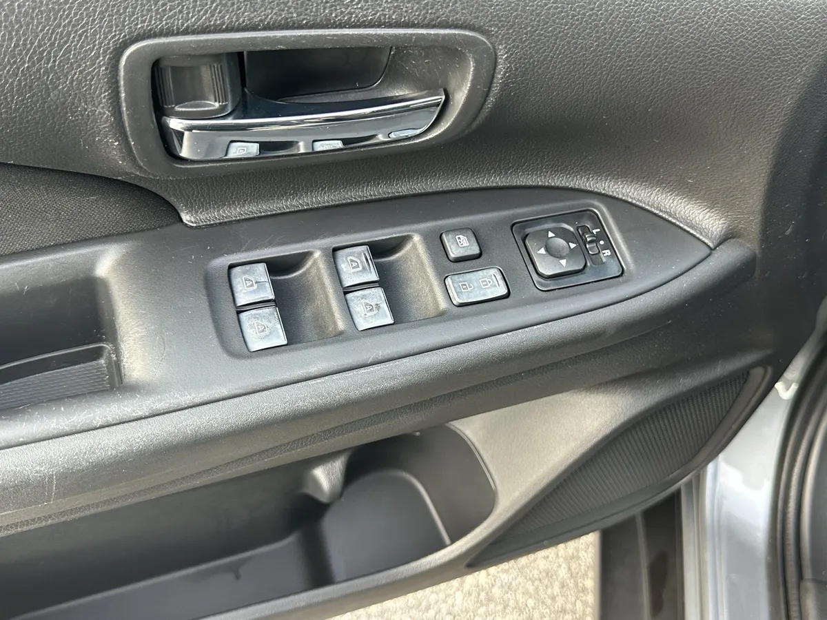 2020 Mitsubishi Outlander ES thumbnail 13