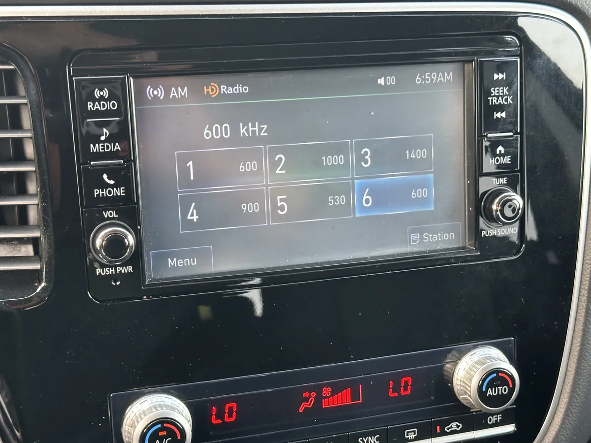 2020 Mitsubishi Outlander ES thumbnail 21