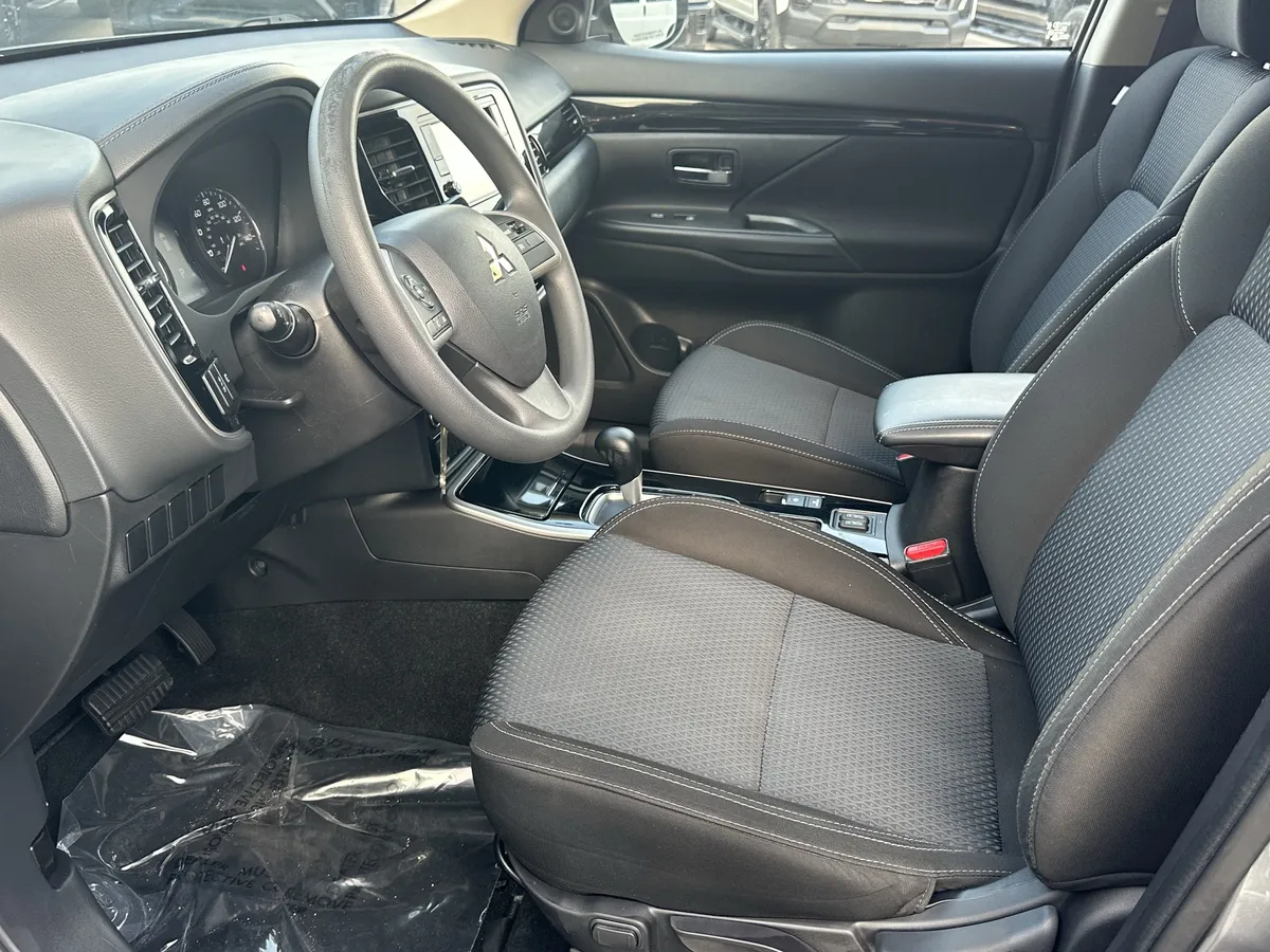 2020 Mitsubishi Outlander ES thumbnail 26