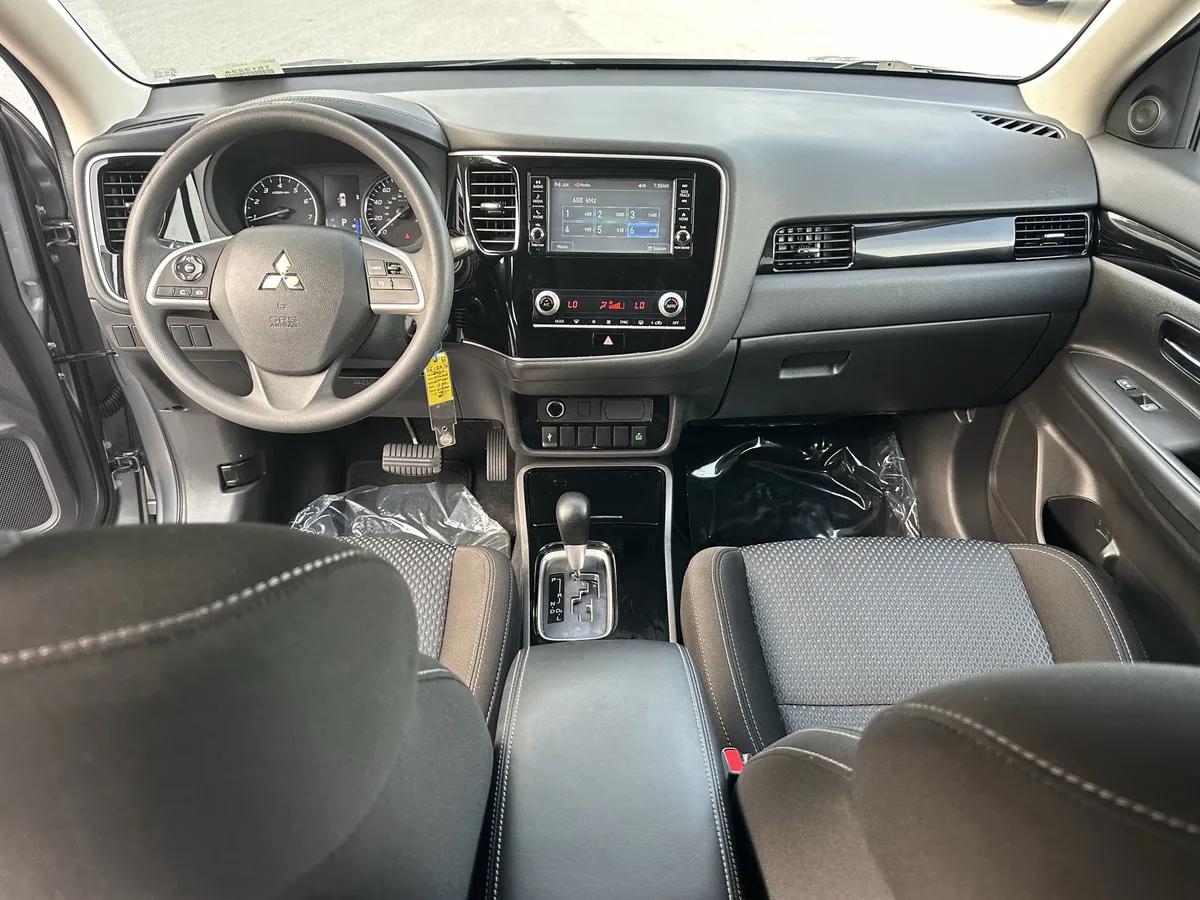 2020 Mitsubishi Outlander ES thumbnail 28