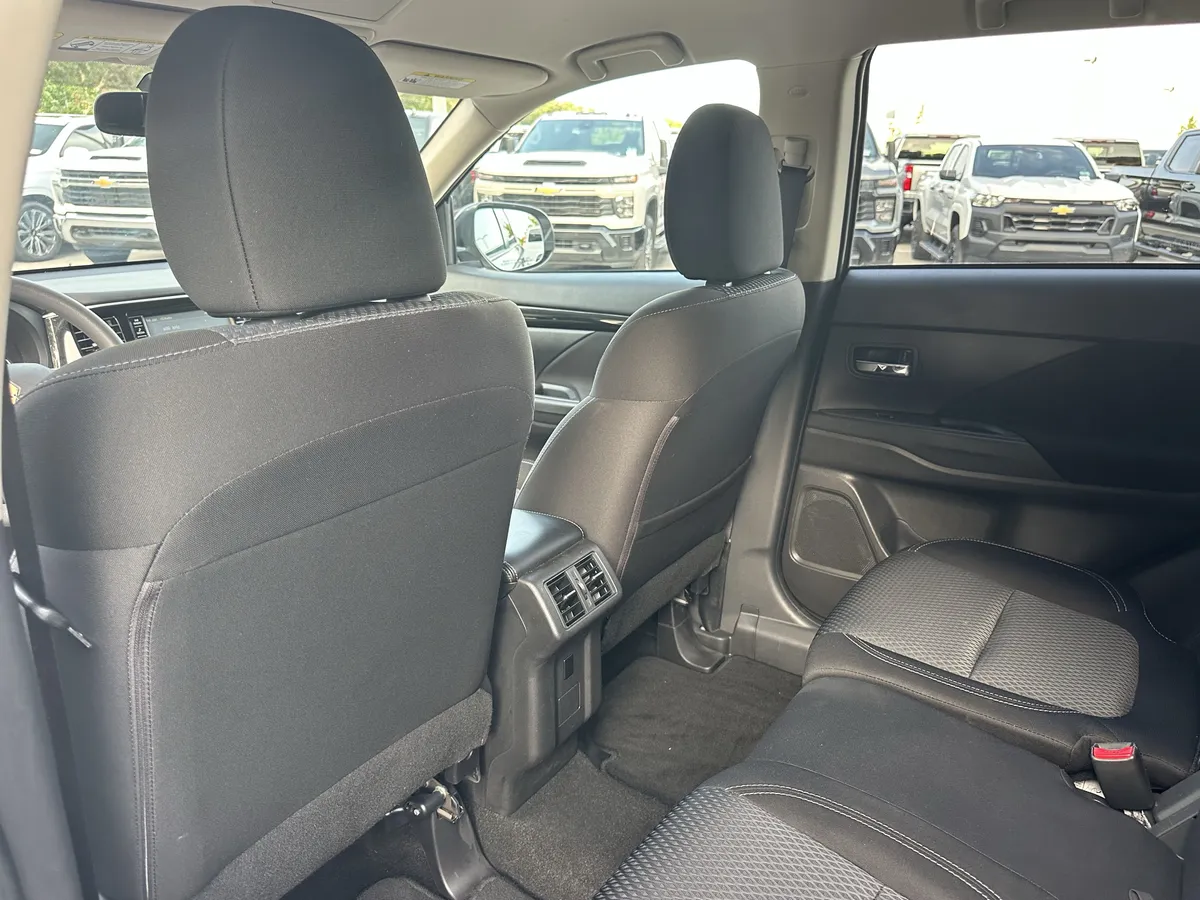 2020 Mitsubishi Outlander ES thumbnail 29