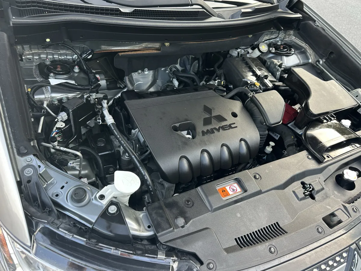 2020 Mitsubishi Outlander ES thumbnail 34