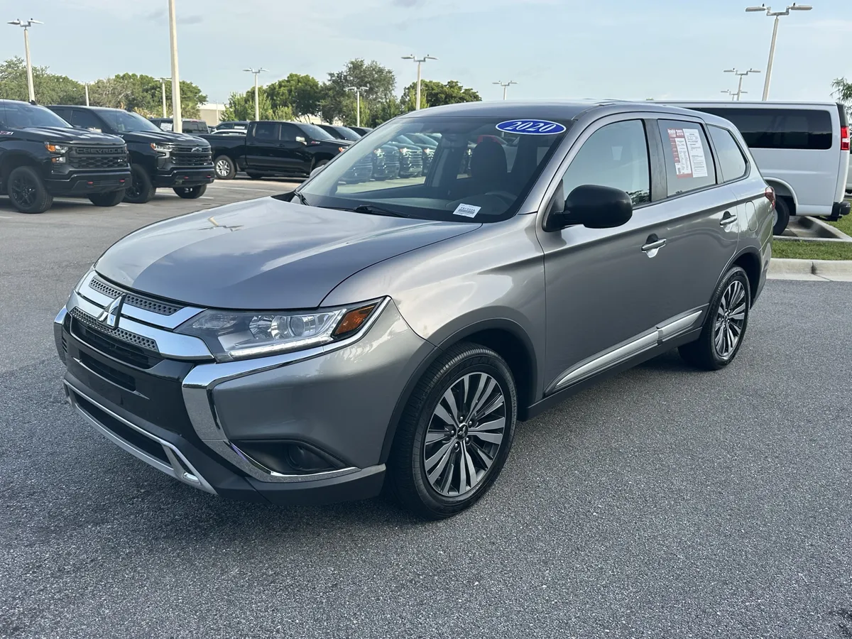 2020 Mitsubishi Outlander ES thumbnail 4