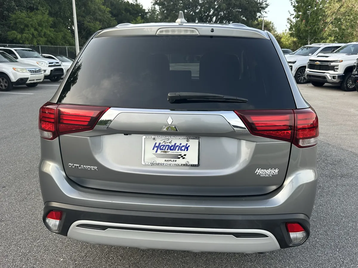 2020 Mitsubishi Outlander ES thumbnail 7