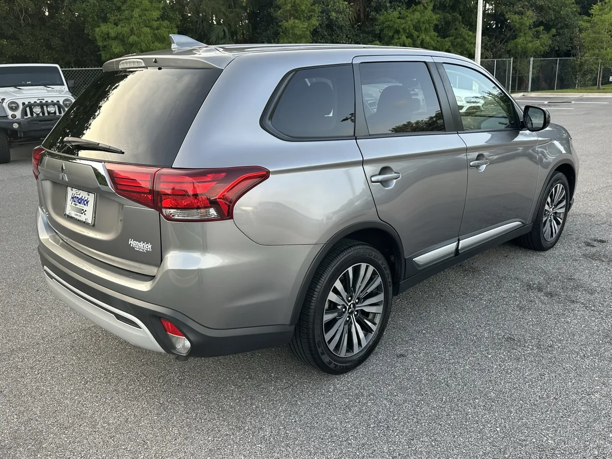 2020 Mitsubishi Outlander ES thumbnail 8