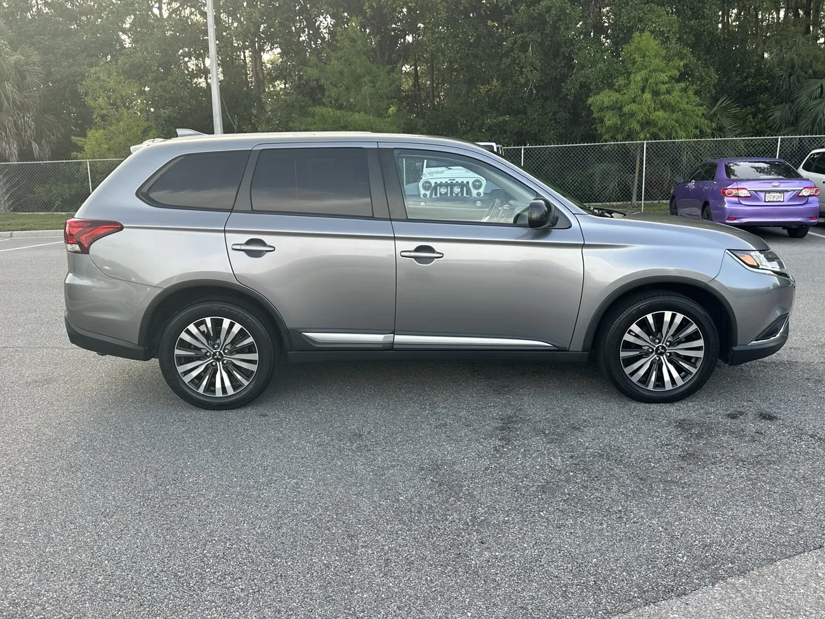 2020 Mitsubishi Outlander ES thumbnail 9