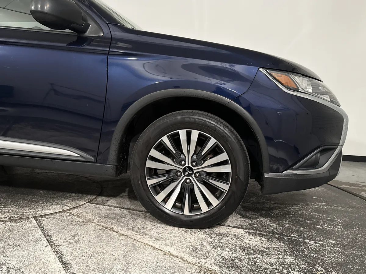 2020 Mitsubishi Outlander ES thumbnail 11