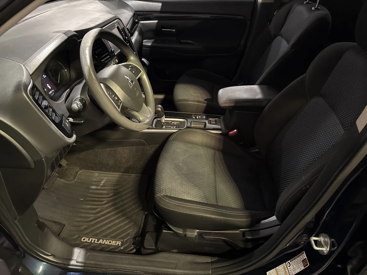 2020 Mitsubishi Outlander ES thumbnail 14