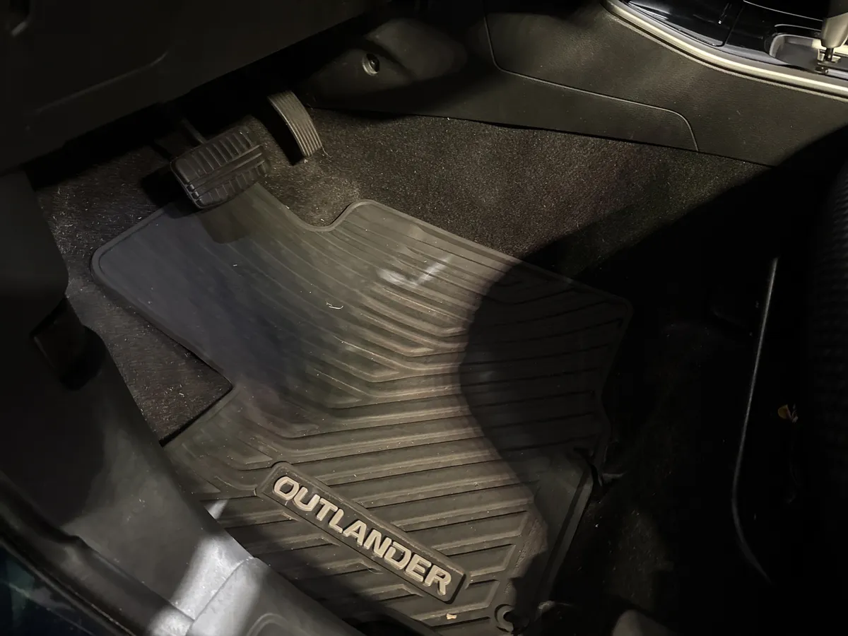 2020 Mitsubishi Outlander ES thumbnail 15