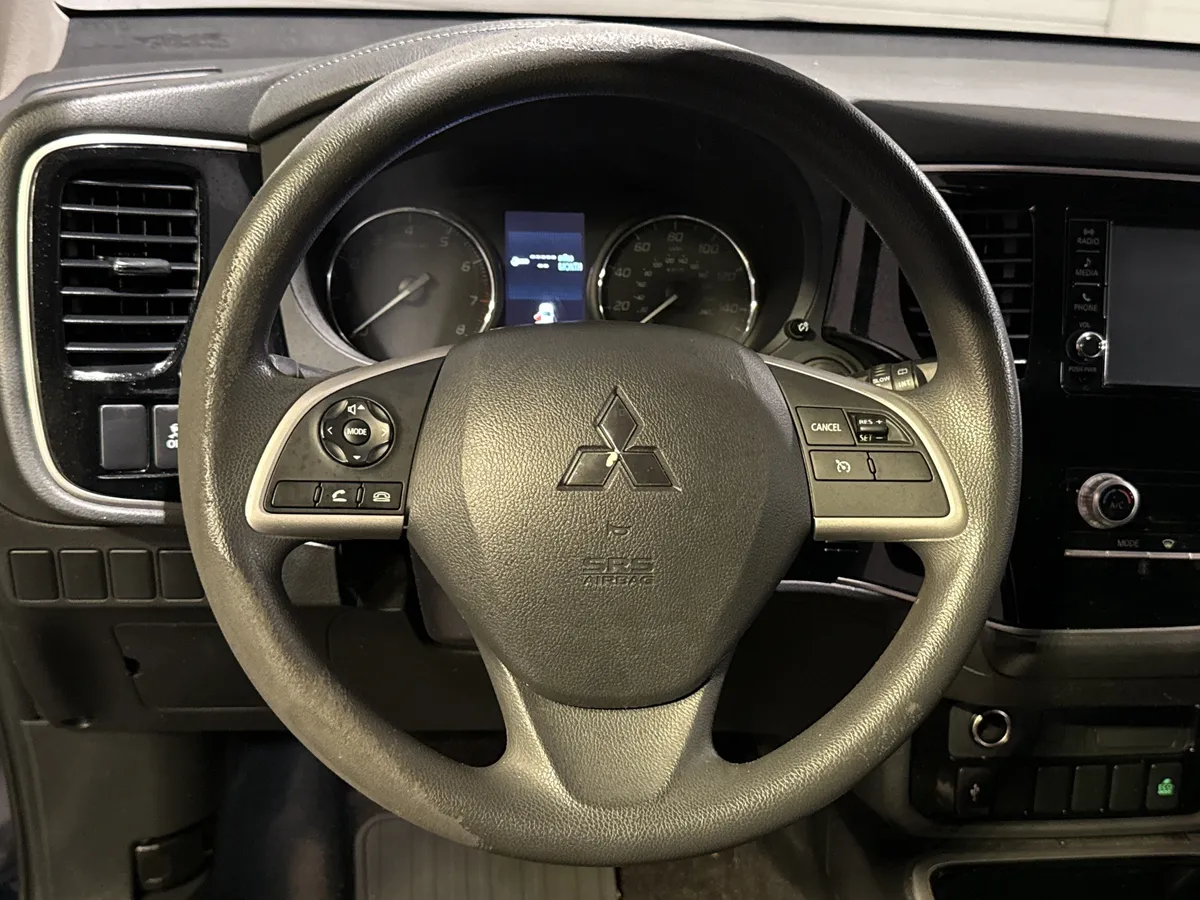 2020 Mitsubishi Outlander ES thumbnail 17