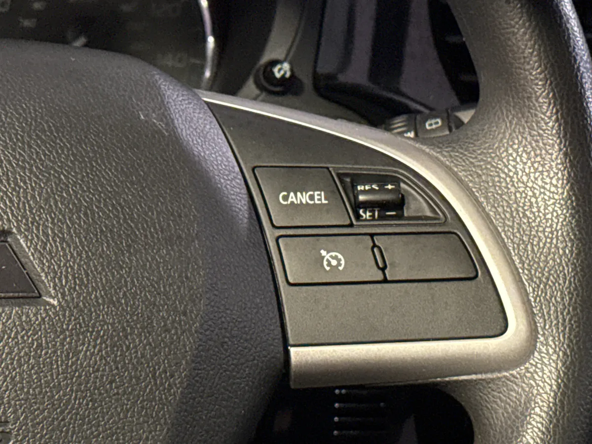 2020 Mitsubishi Outlander ES thumbnail 19