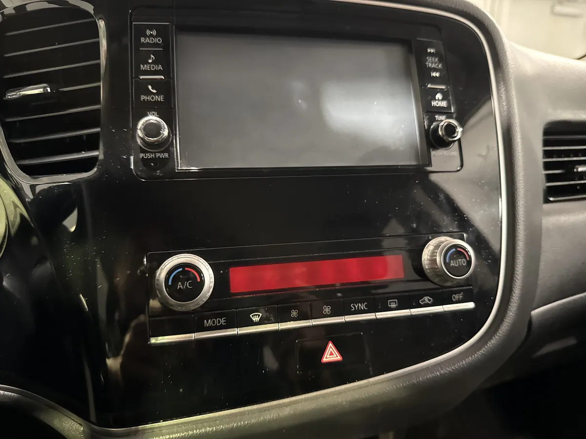 2020 Mitsubishi Outlander ES thumbnail 22