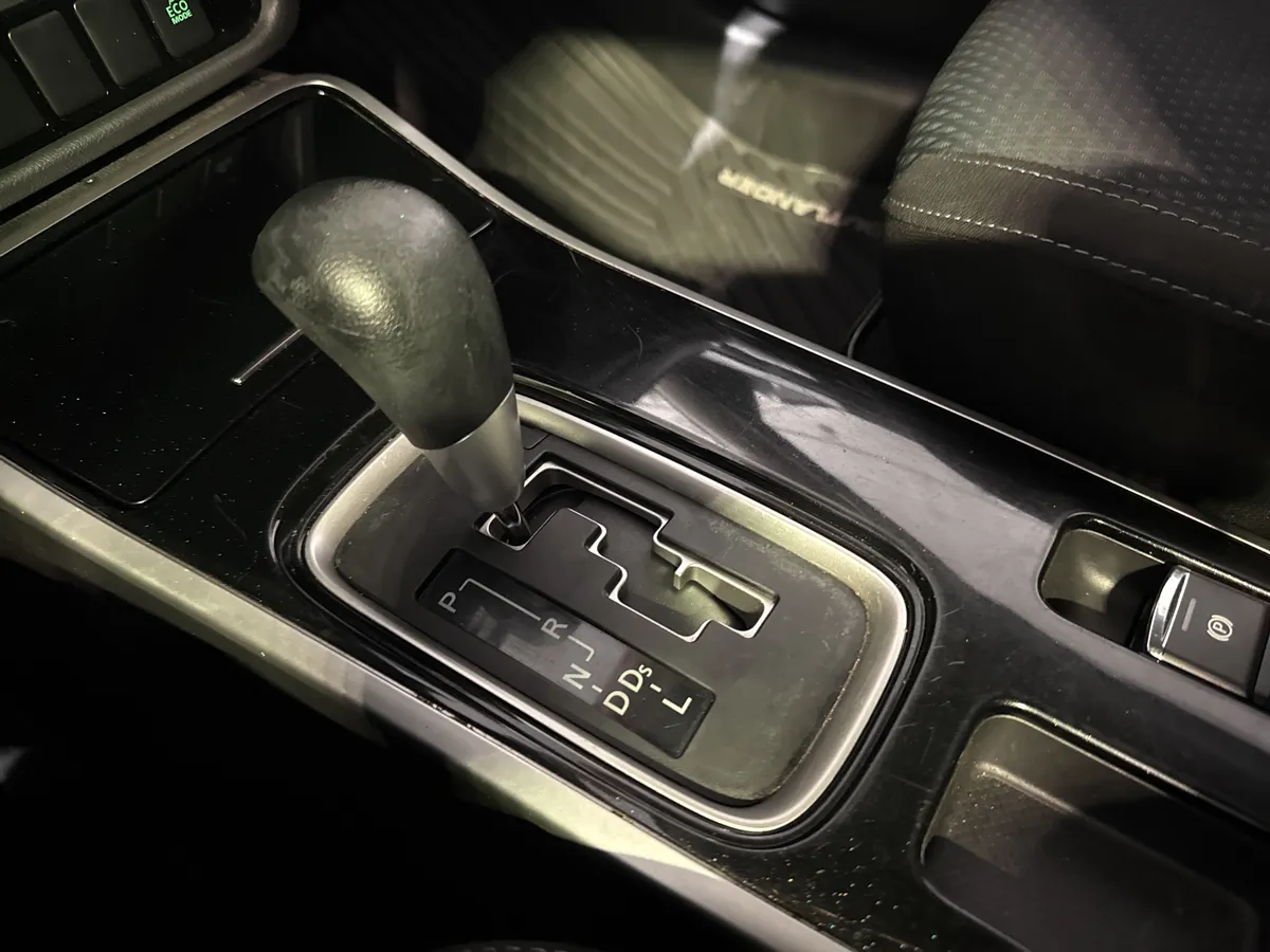 2020 Mitsubishi Outlander ES thumbnail 24