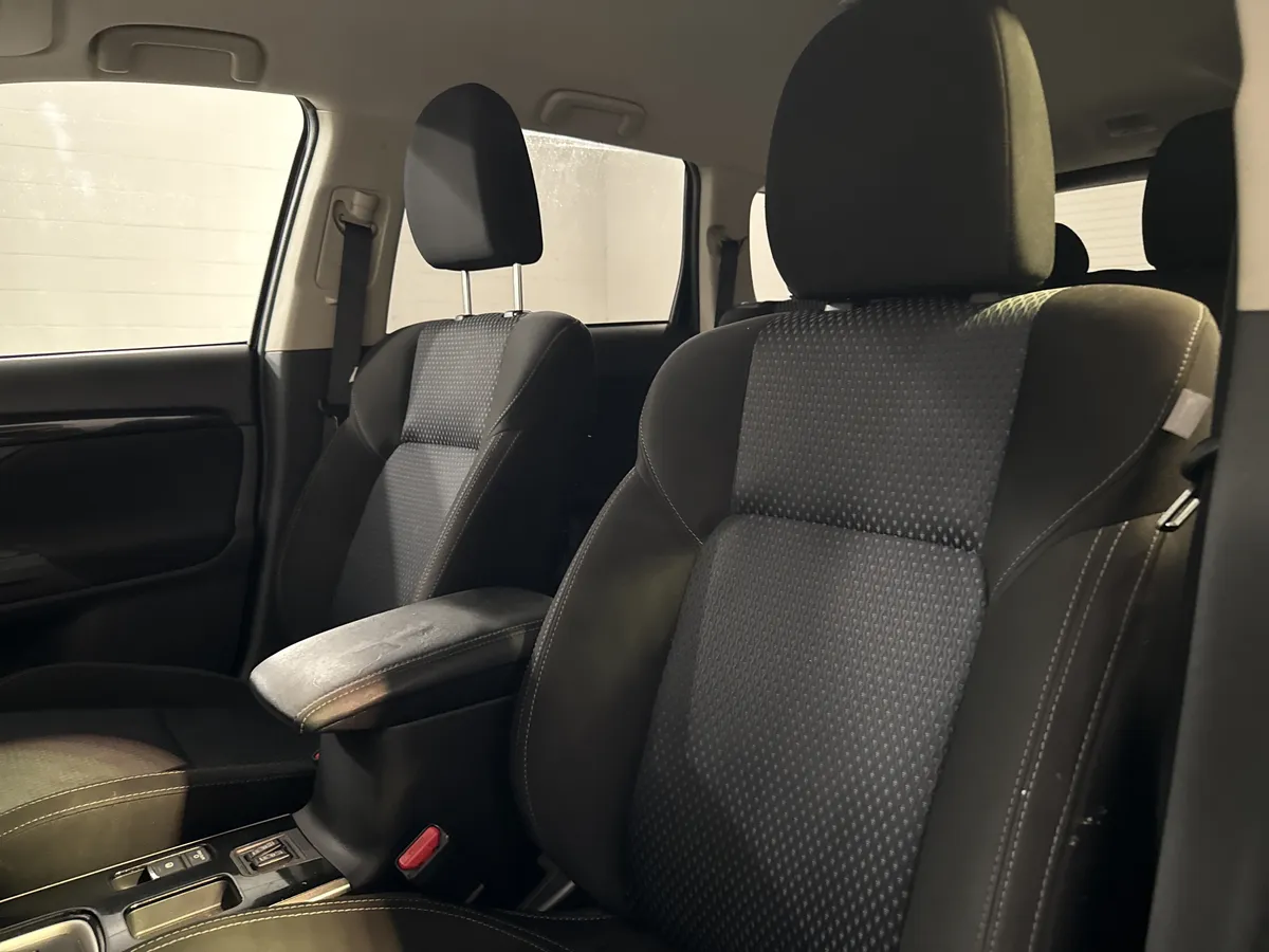 2020 Mitsubishi Outlander ES thumbnail 26