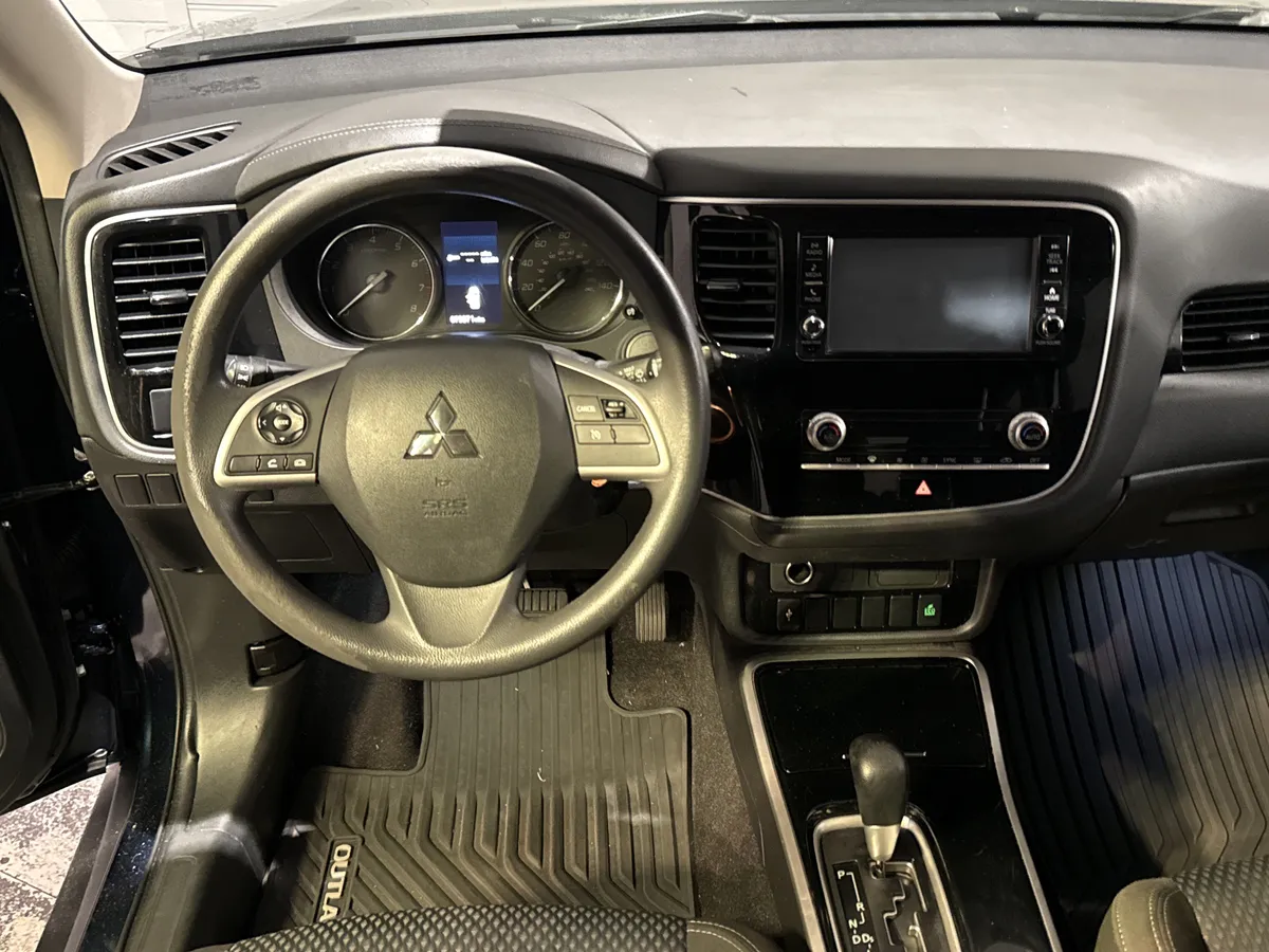 2020 Mitsubishi Outlander ES thumbnail 28