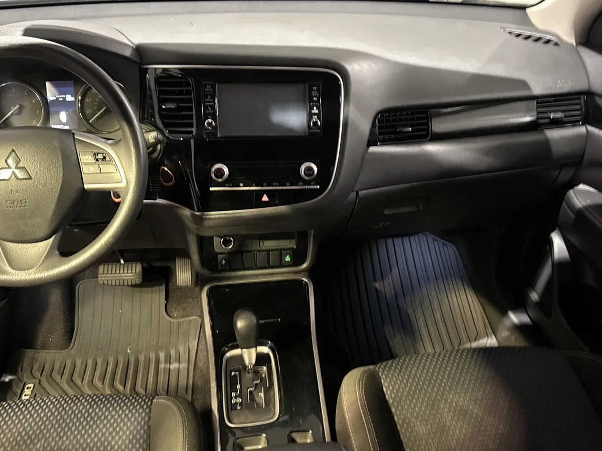 2020 Mitsubishi Outlander ES thumbnail 29