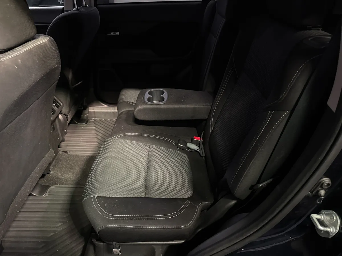 2020 Mitsubishi Outlander ES thumbnail 30