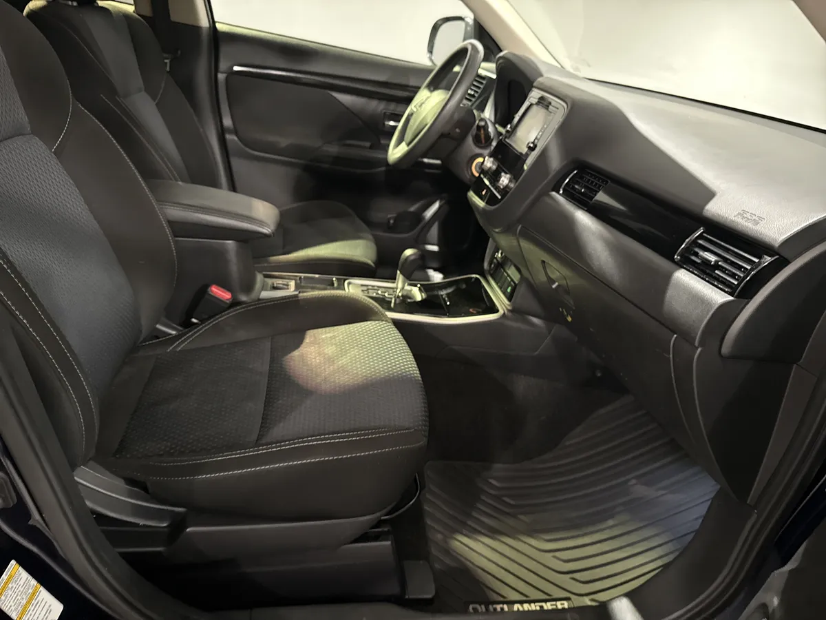 2020 Mitsubishi Outlander ES thumbnail 33