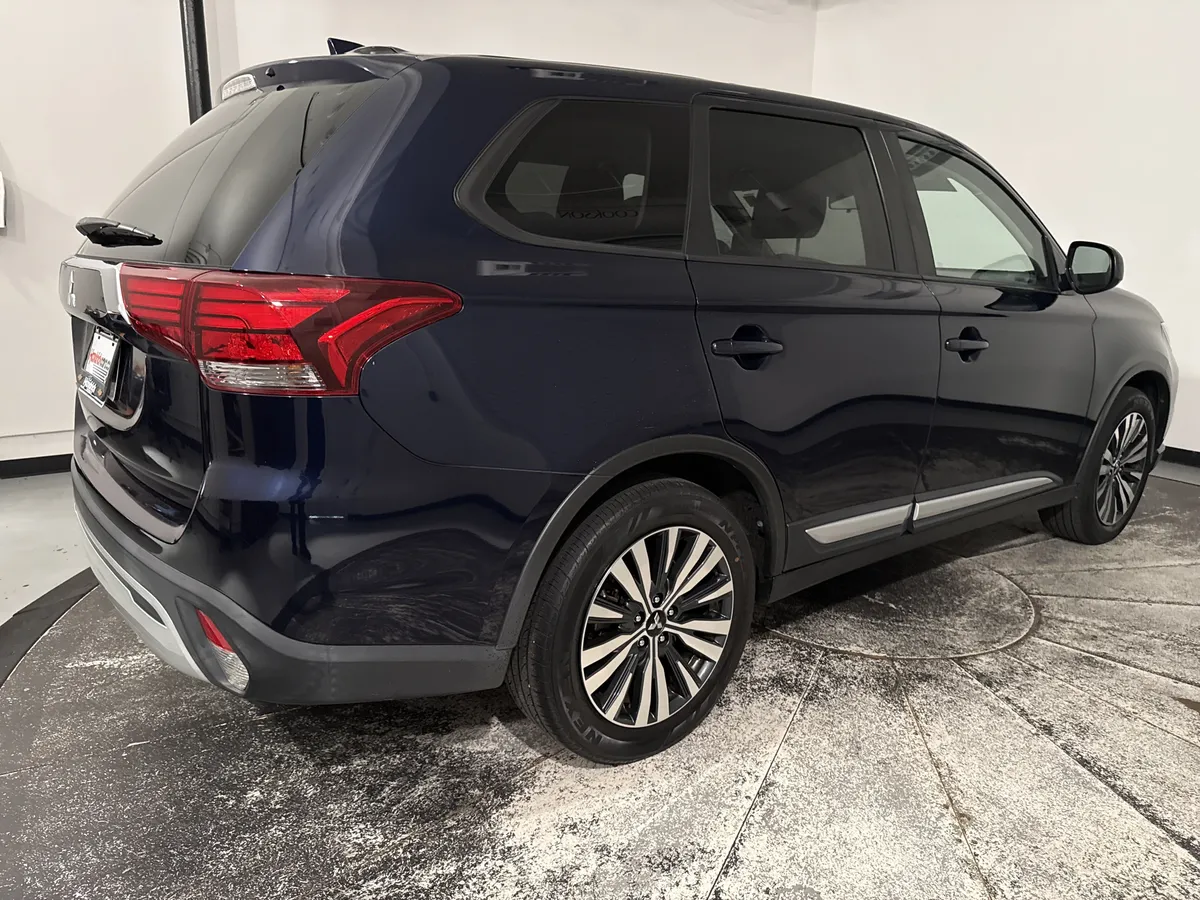 2020 Mitsubishi Outlander ES thumbnail 9