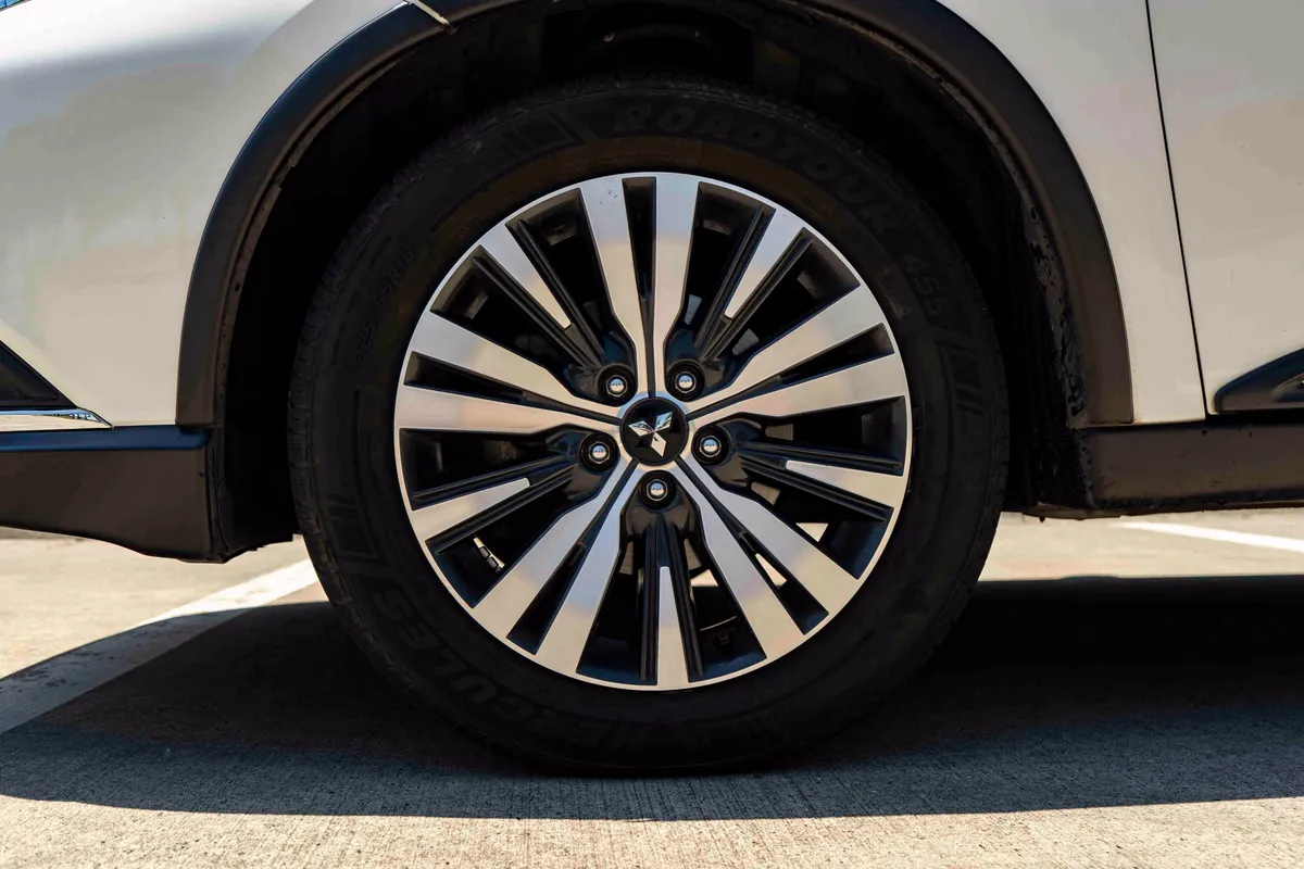 2020 Mitsubishi Outlander SEL thumbnail 13