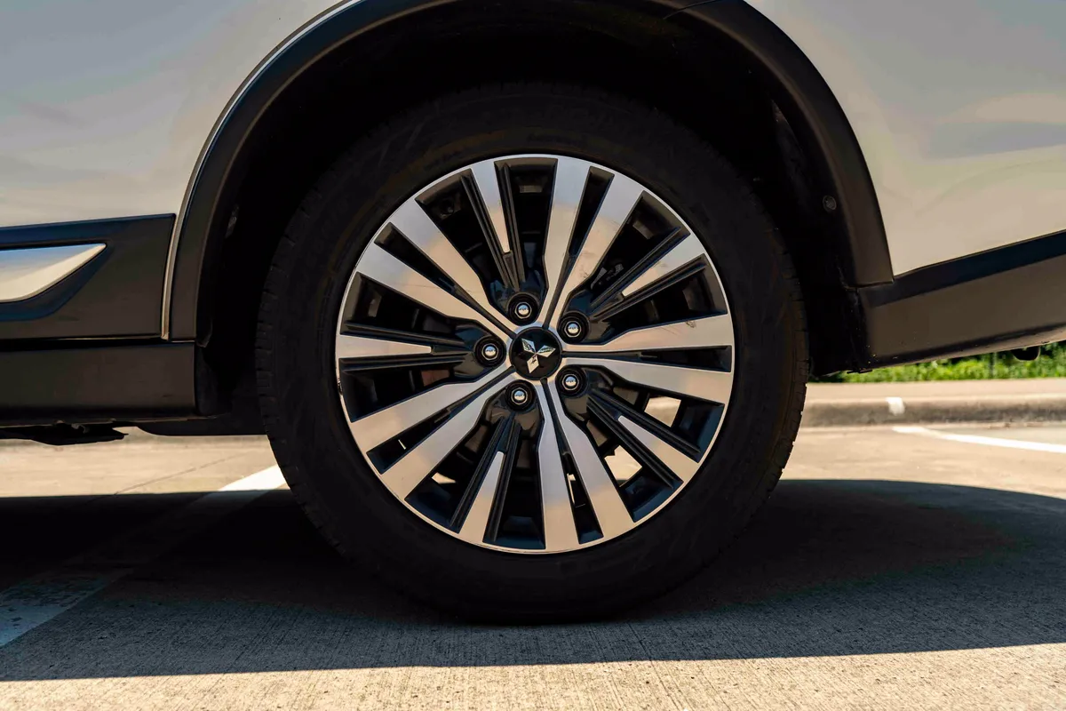 2020 Mitsubishi Outlander SEL thumbnail 14