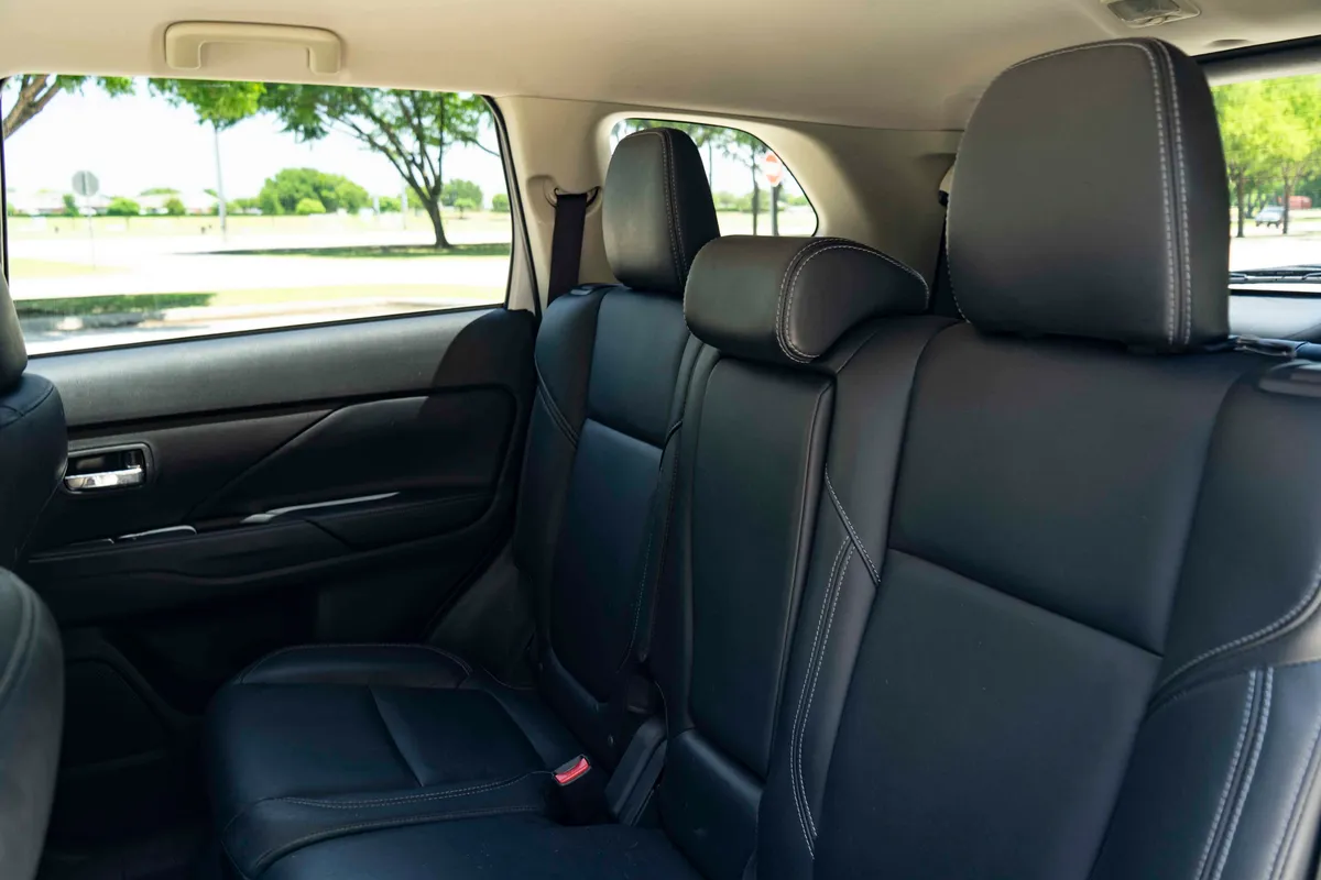 2020 Mitsubishi Outlander SEL thumbnail 17