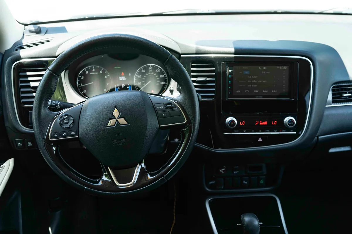 2020 Mitsubishi Outlander SEL thumbnail 18