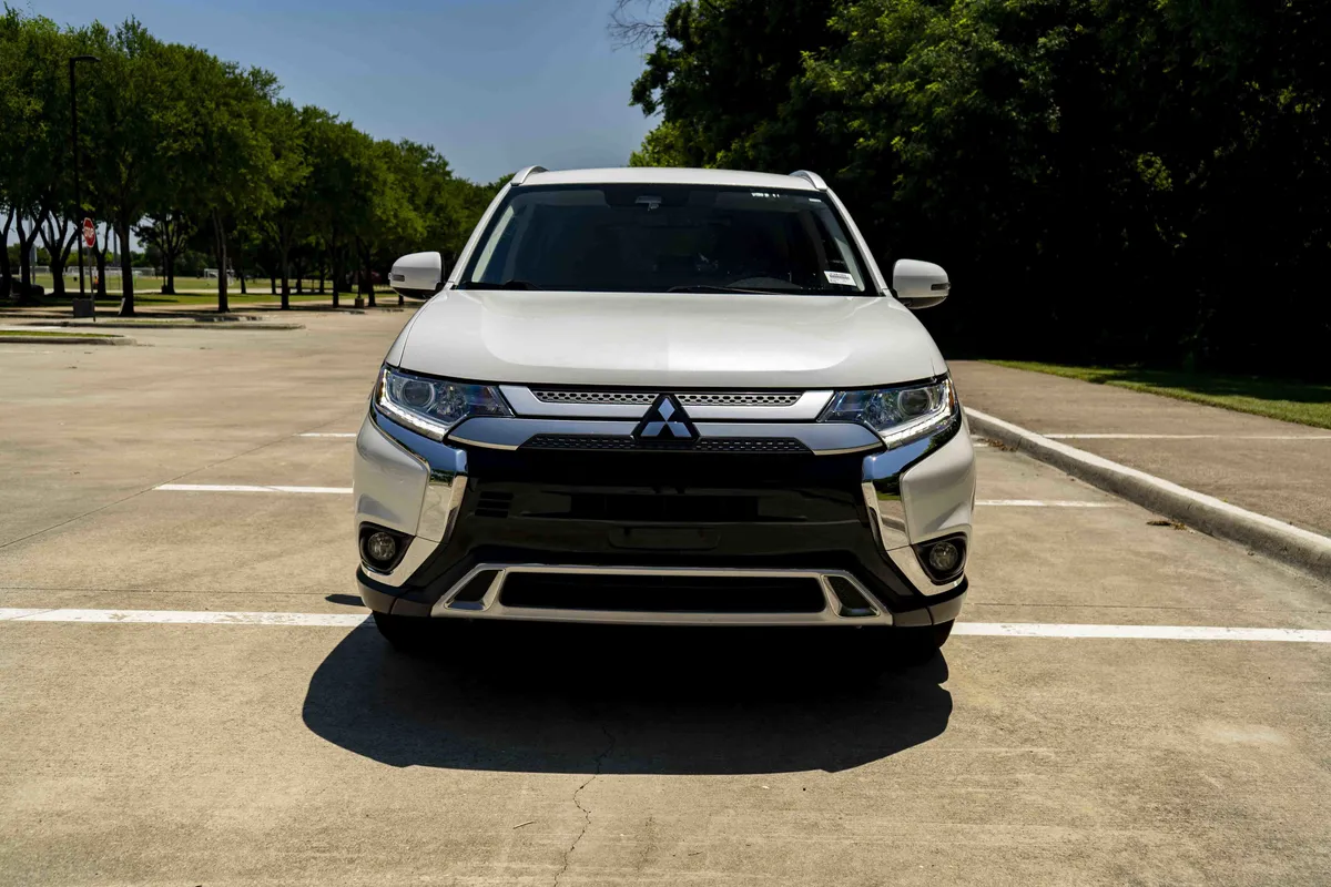 2020 Mitsubishi Outlander SEL thumbnail 2