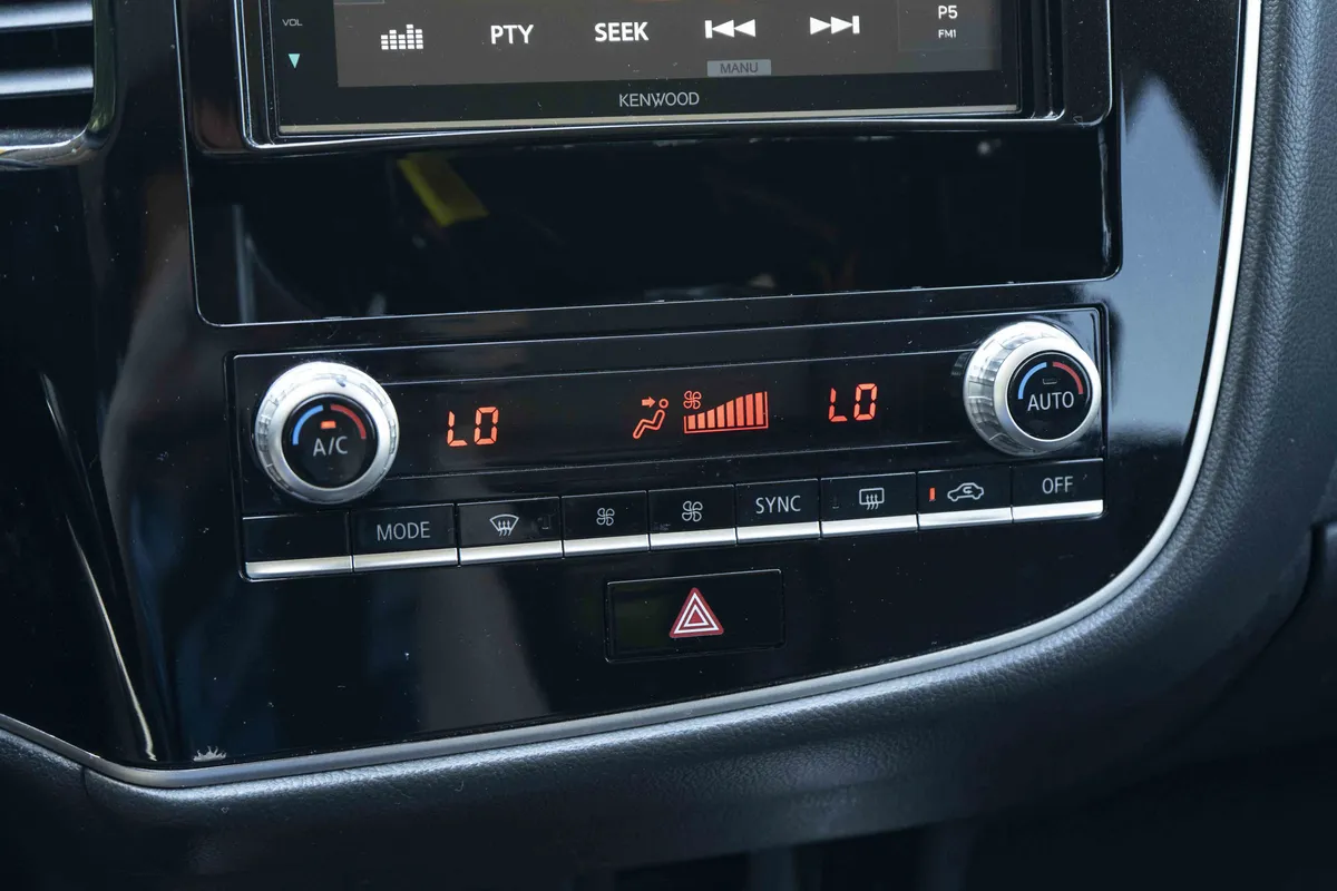 2020 Mitsubishi Outlander SEL thumbnail 31