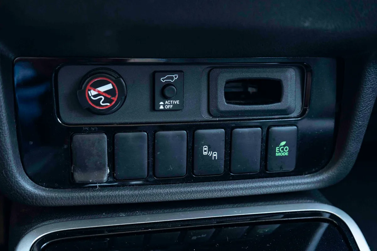 2020 Mitsubishi Outlander SEL thumbnail 32