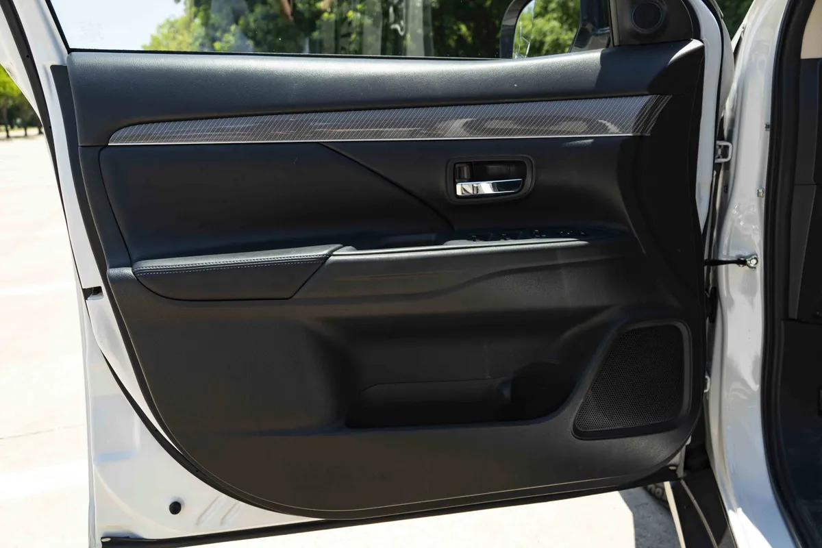 2020 Mitsubishi Outlander SEL thumbnail 34