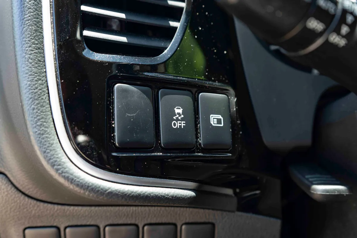 2020 Mitsubishi Outlander SEL thumbnail 37