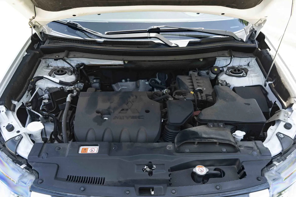 2020 Mitsubishi Outlander SEL thumbnail 41