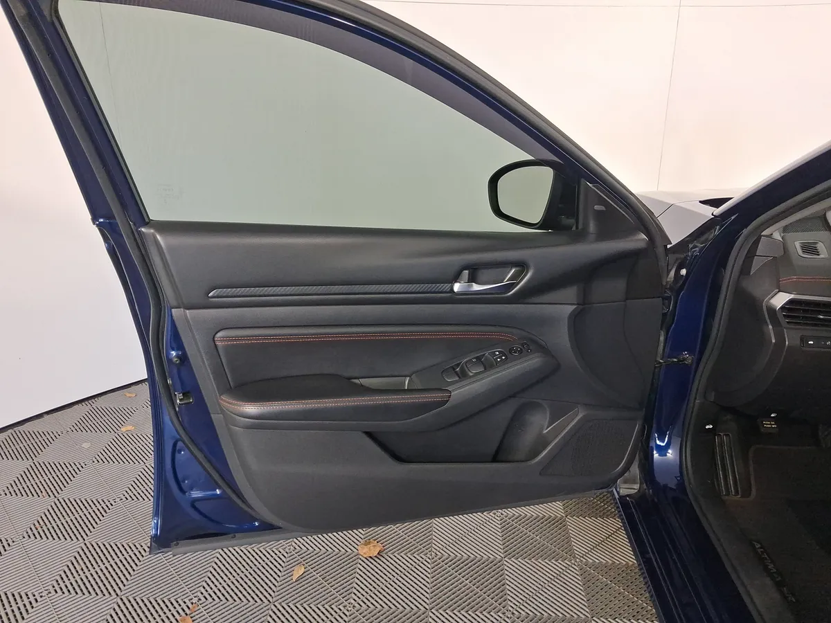 2020 Nissan Altima 2.5 SR thumbnail 13