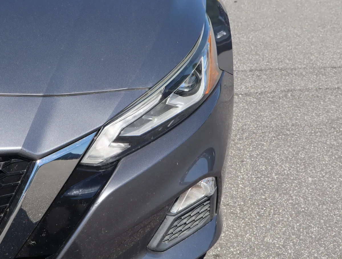 2020 Nissan Altima 2.5 SR thumbnail 10