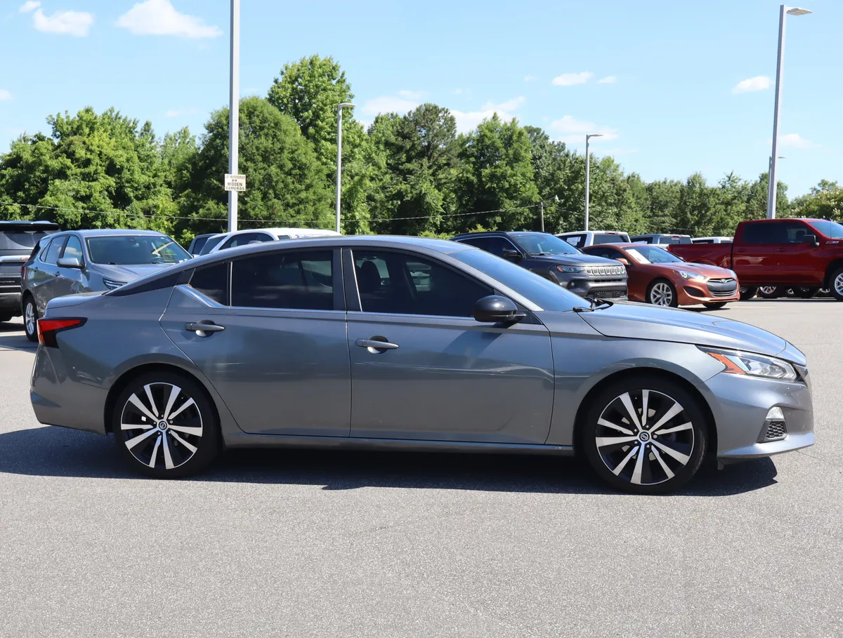 2020 Nissan Altima 2.5 SR thumbnail 9