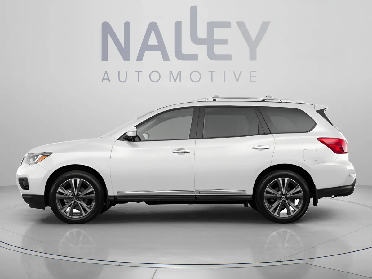 2020 Nissan Pathfinder SV thumbnail 2