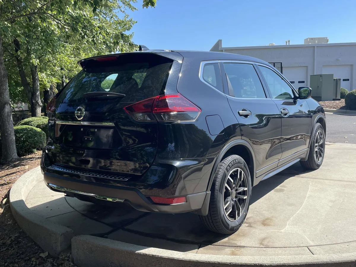 2020 Nissan Rogue S thumbnail 10