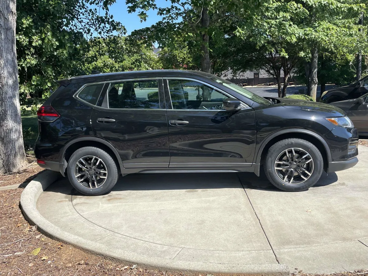 2020 Nissan Rogue S thumbnail 11