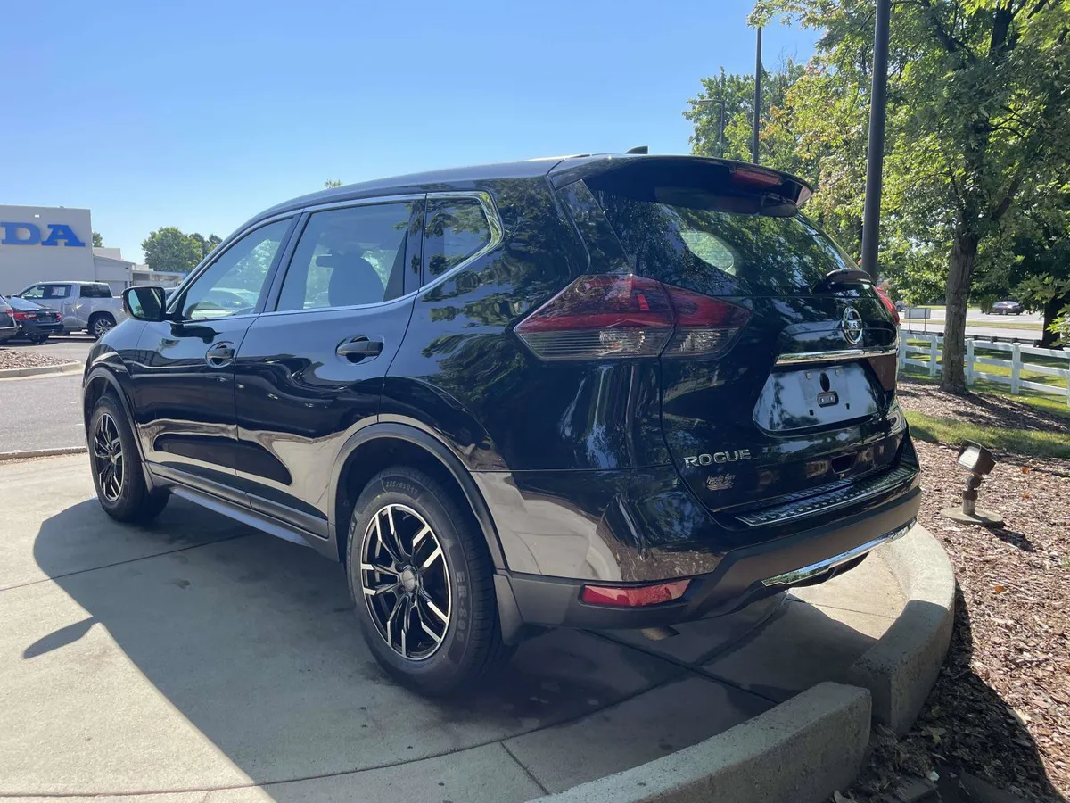 2020 Nissan Rogue S thumbnail 8