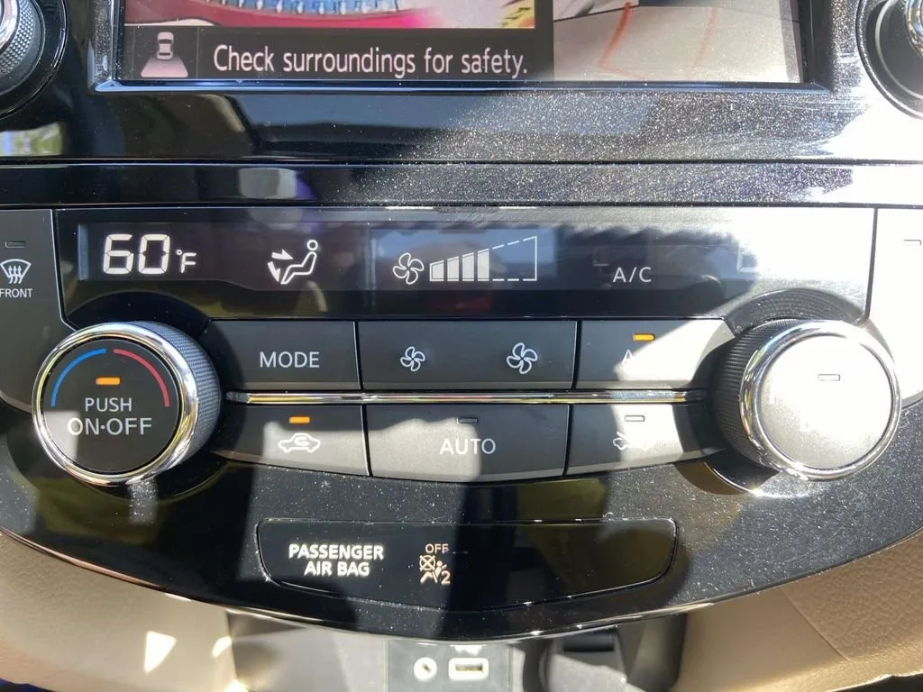 2020 Nissan Rogue SL thumbnail 25