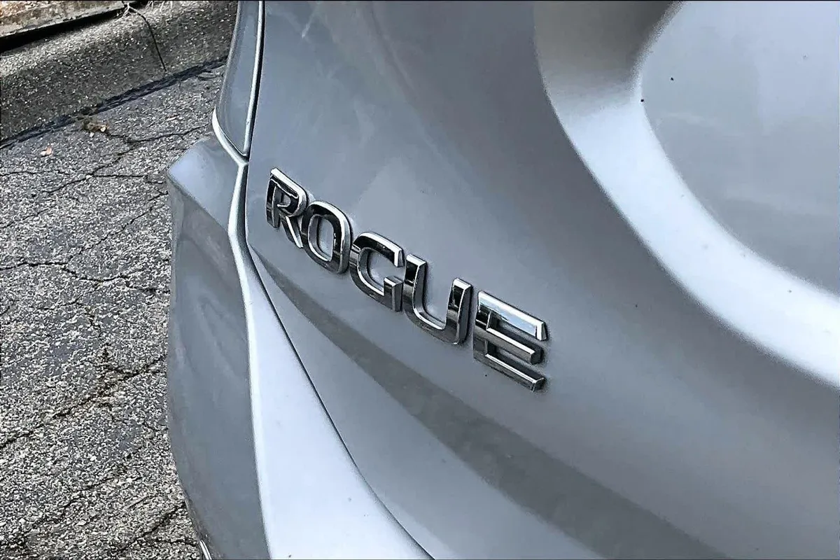 2020 Nissan Rogue SV thumbnail 10