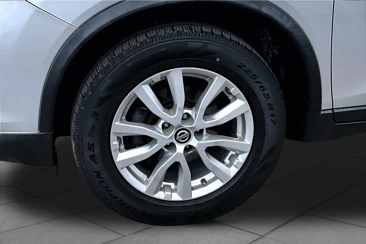 2020 Nissan Rogue SV thumbnail 11