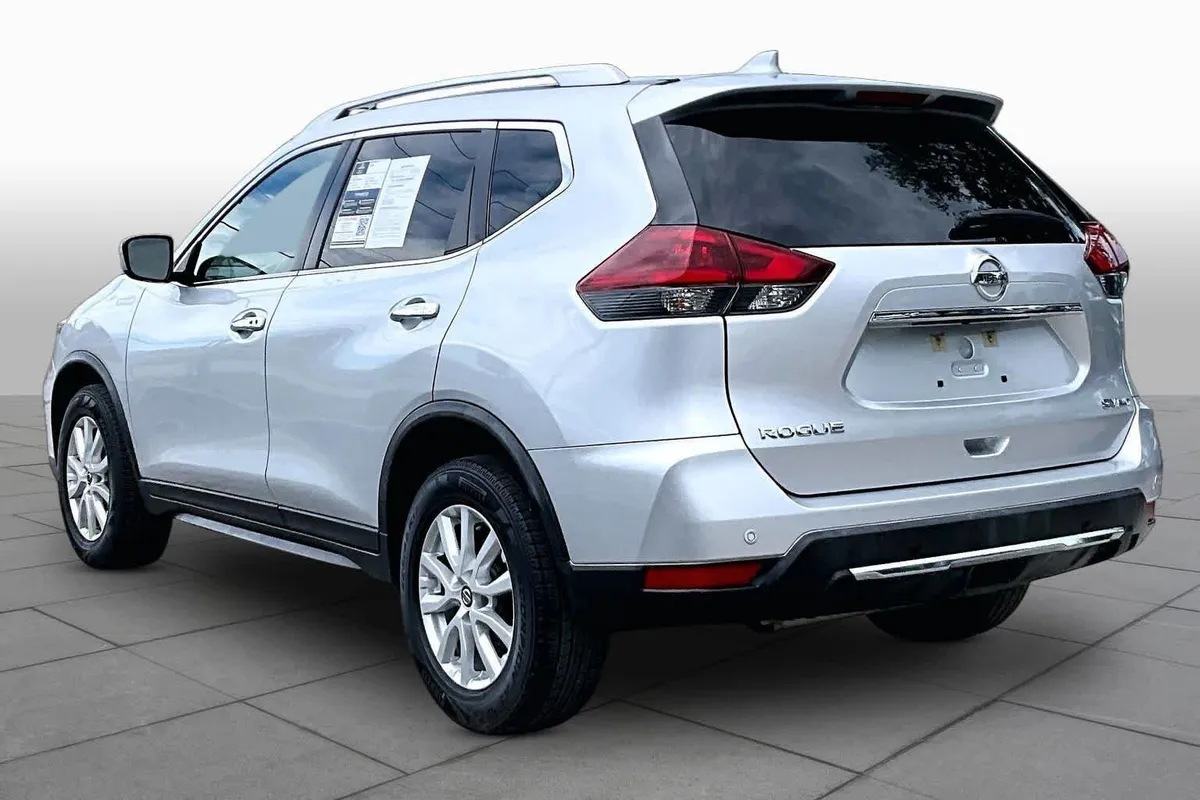 2020 Nissan Rogue SV thumbnail 12