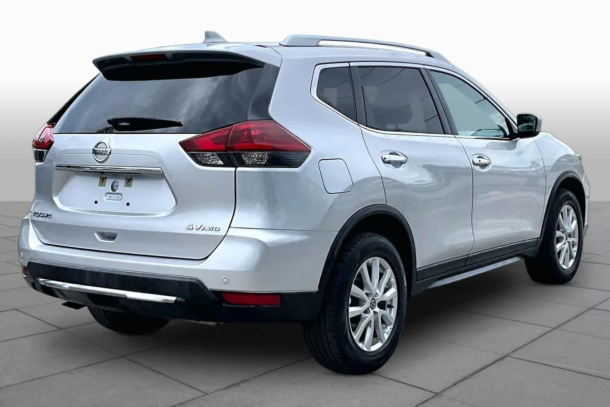 2020 Nissan Rogue SV thumbnail 13