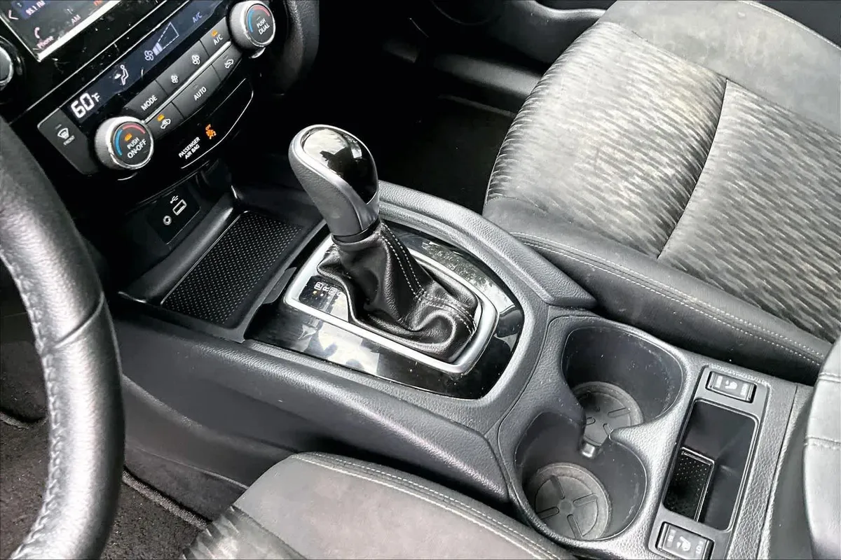 2020 Nissan Rogue SV thumbnail 17